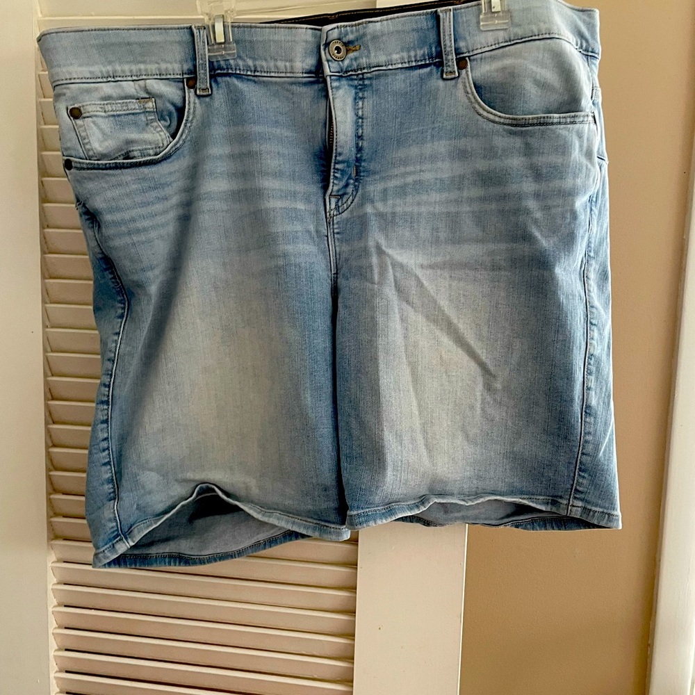 Never worn torrid faded jean shorts